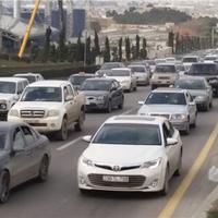 На ряде улиц и проспектов Баку затруднено движение транспорта