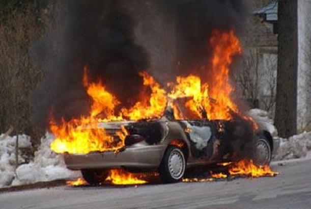 Salyanda “Haval” markalı minik avtomobili yanıb