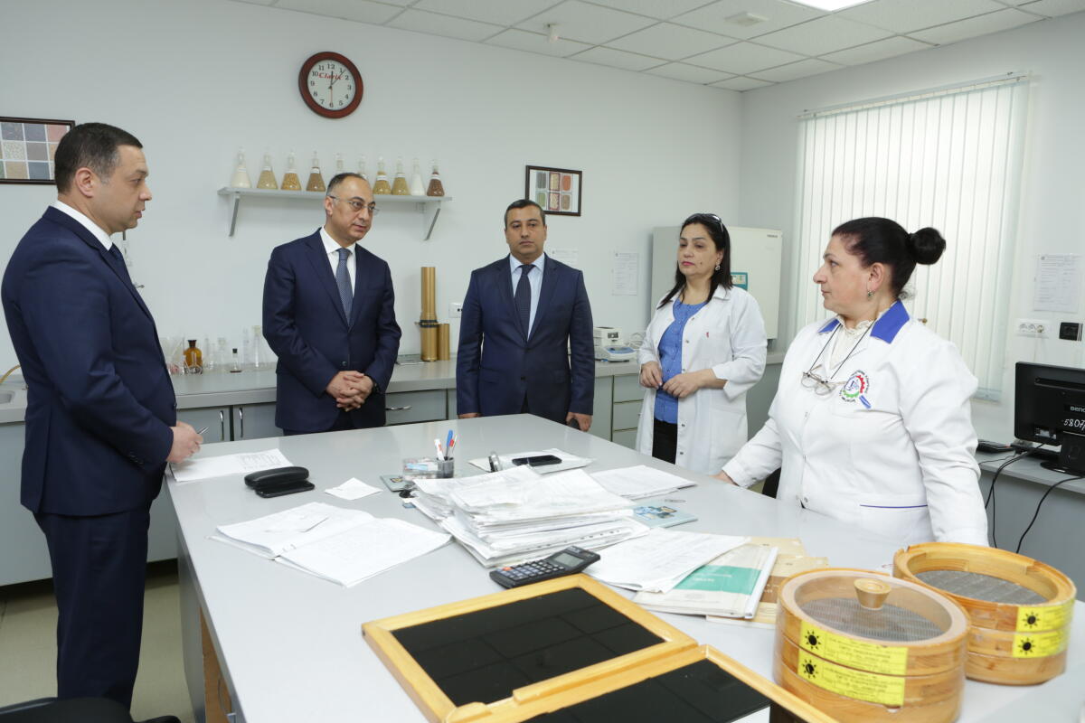 QTA-nın sədri laboratoriyanın şəraiti ilə tanış olub