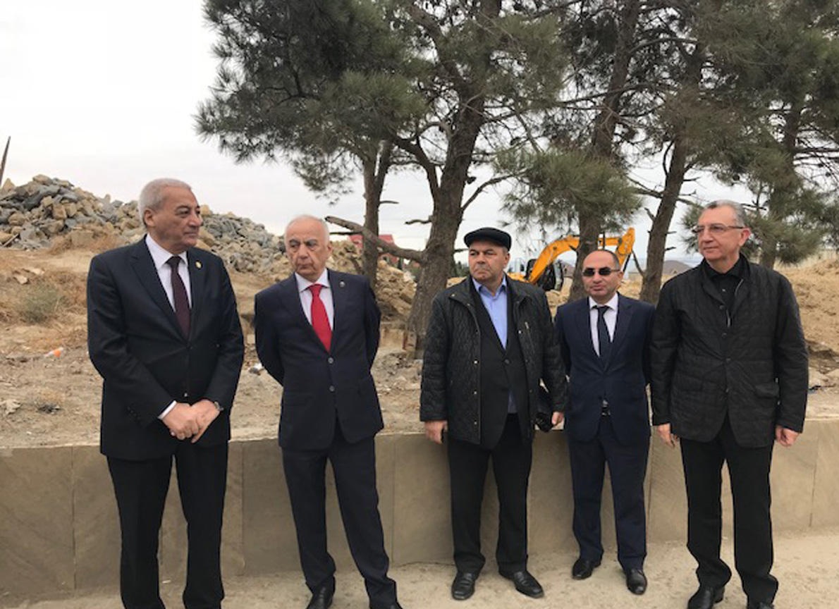 Hacıbala Abutalıbov və Eldar Əzizov sürüşmə zonasına gəliblər FOTO