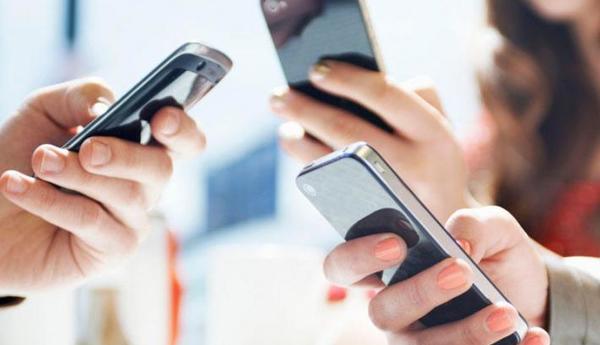 Fransada yuxarı sinif şagirdləri üçün mobil telefondan istifadə qadağan edildi