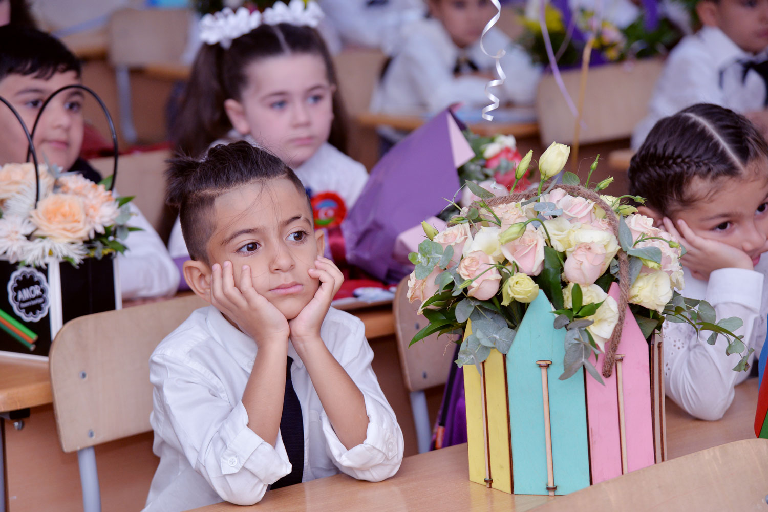 Прием ученика в школу. В Азербайджане начинается прием детей в первый класс. Образование в Азербайджане. В Азербайджане начинается подбор школ для первого класса. Mektebeqebul.