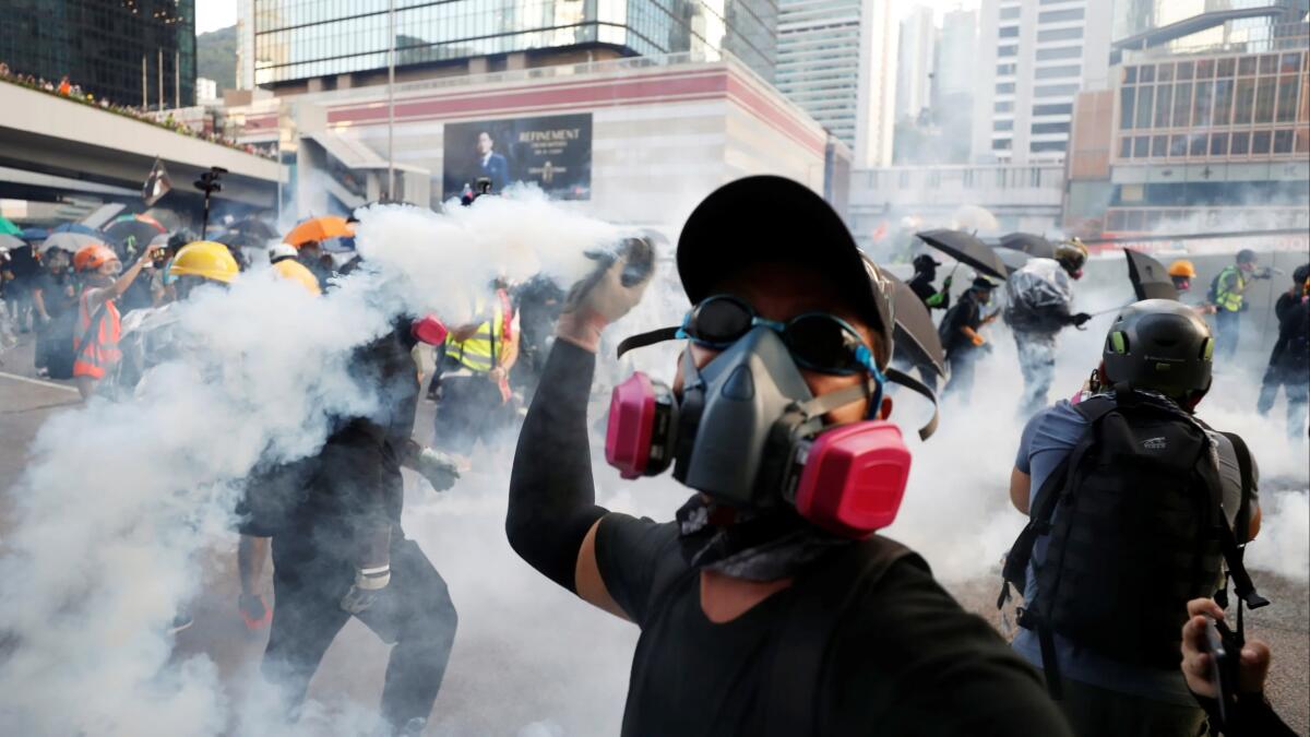 Hong Kong police fire tear gas at Umbrella movement protesters