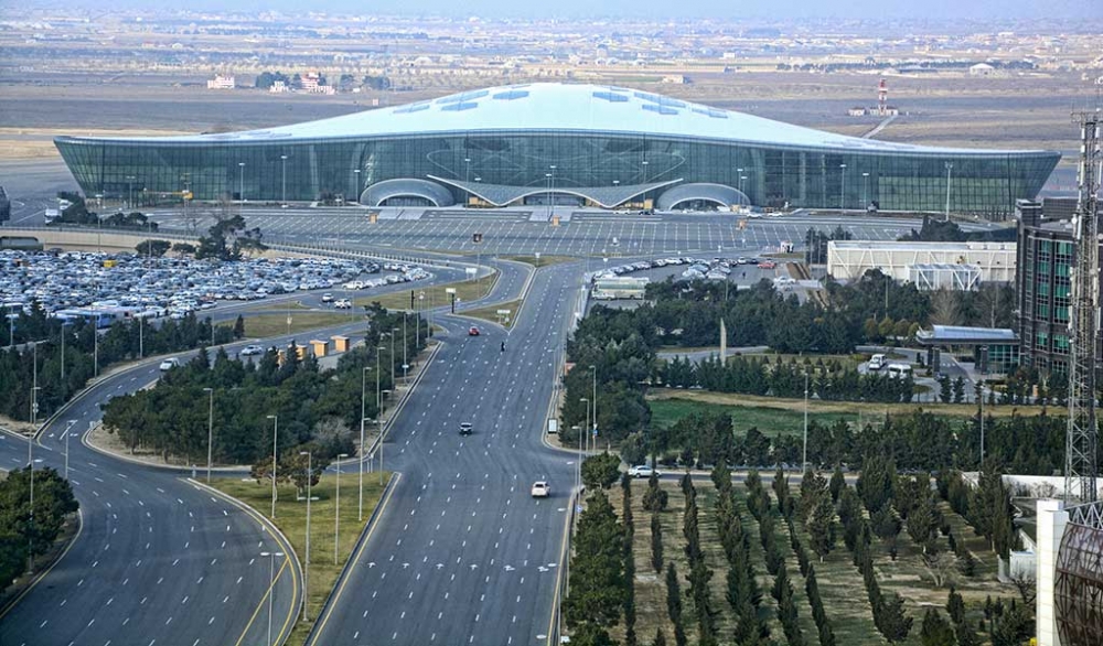 İtalyandilli portal dünyanın ən maraqlı dizayna malik aeroportları sırasında Bakının Heydər Əliyev Beynəlxalq Aeroportunun da adını çəkib