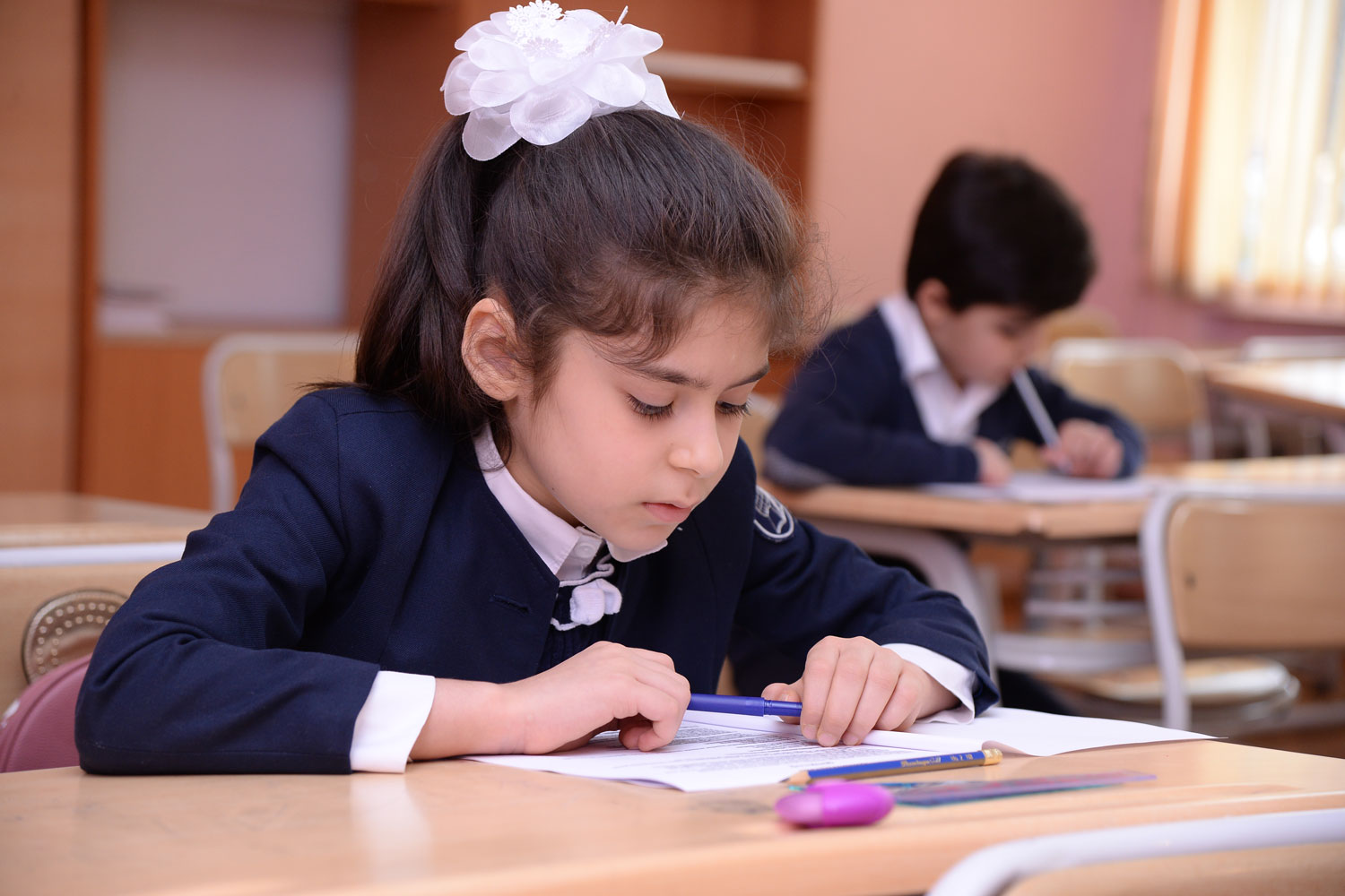 Новая Школьная форма в азербайджанских школах. В Азербайджане оценки в школах. Школьная форма в Азербайджане в школе 141. Школа 169 Азербайджан. Прием учеников в школу