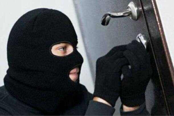 Zabratda telefon mağazasından oğurluq olub