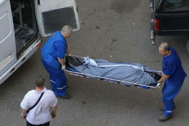 Найденный без сознания в парке в Баку мужчина скончался в больнице