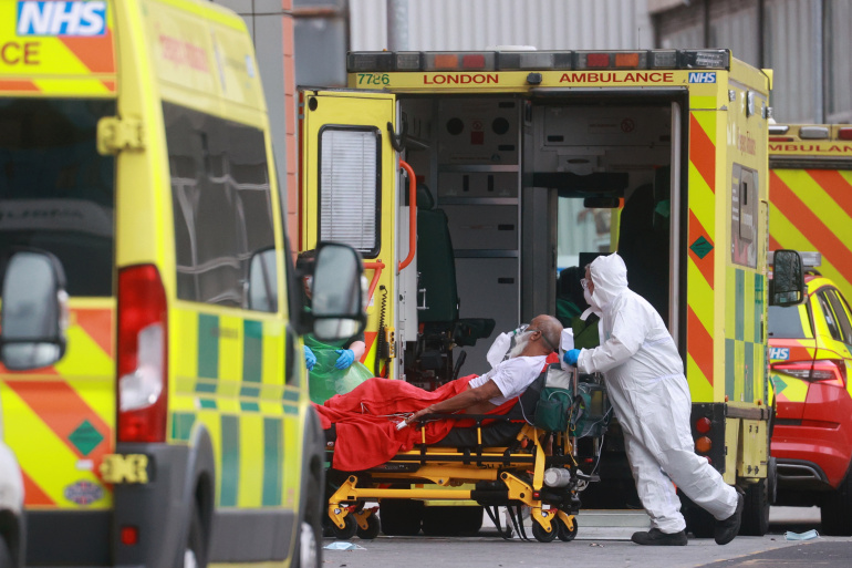 Böyük Britaniyada ötən sutka ərzində koronavirusa 32,4 min yeni yoluxma halı qeydə alınıb