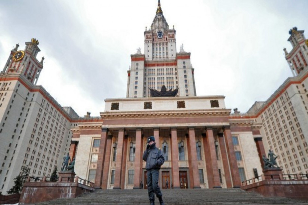 Мгу войти. Дворец МГУ. Крыльцо МГУ. ДК МГУ. Главное здание МГУ ДК.