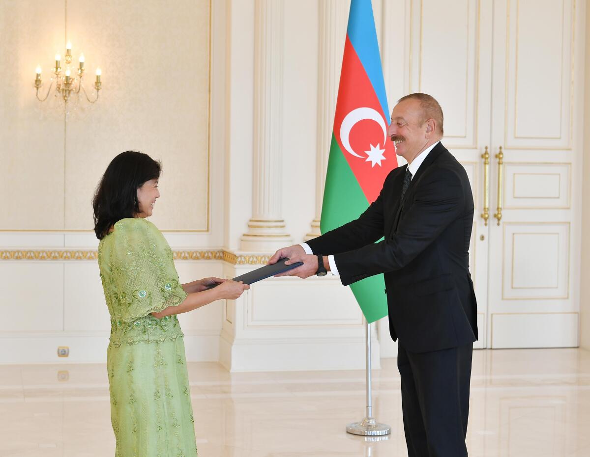 İlham Əliyev Filippinin yeni səfirinin etimadnaməsini qəbul edib FOTO (YENİLƏNİB)