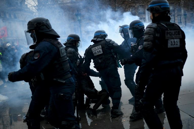 Brüsseldə etirazçılarla polis arasında toqquşma baş verib