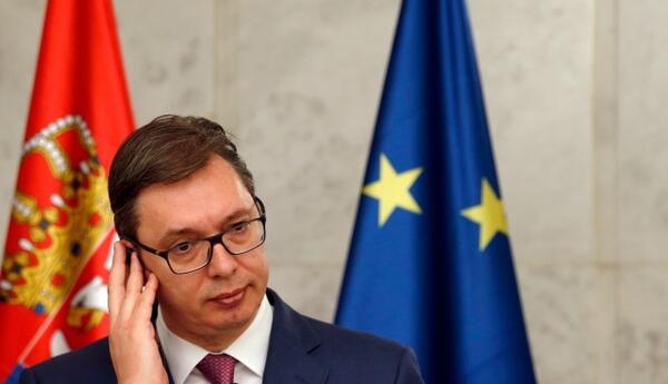 Vučić announces resignation
