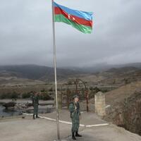 Ильхам Алиев наградил военнослужащих Госпогранслужбы