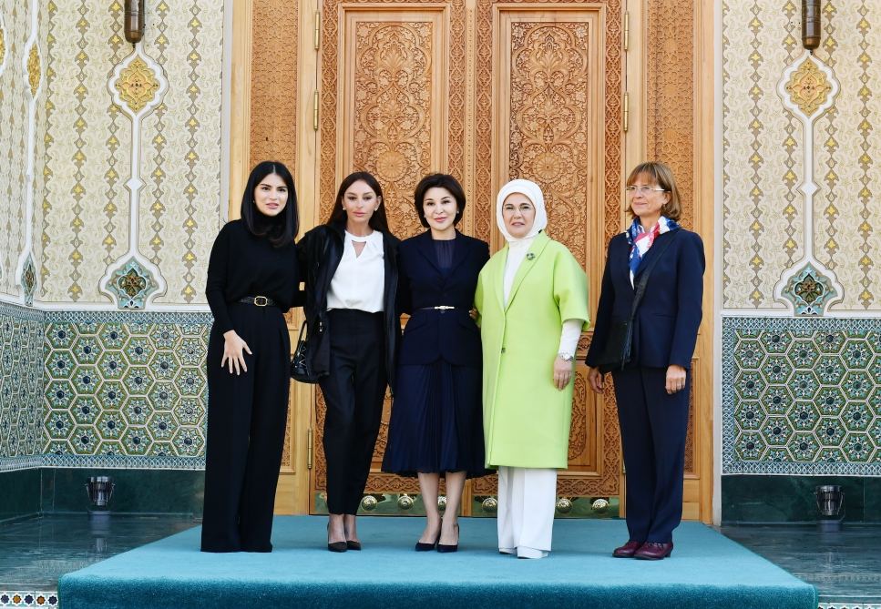 Mehriban Əliyeva Səmərqənddə “Əbədi şəhər” tarixi-etnoqrafik kompleksi ilə tanış olub - FOTO