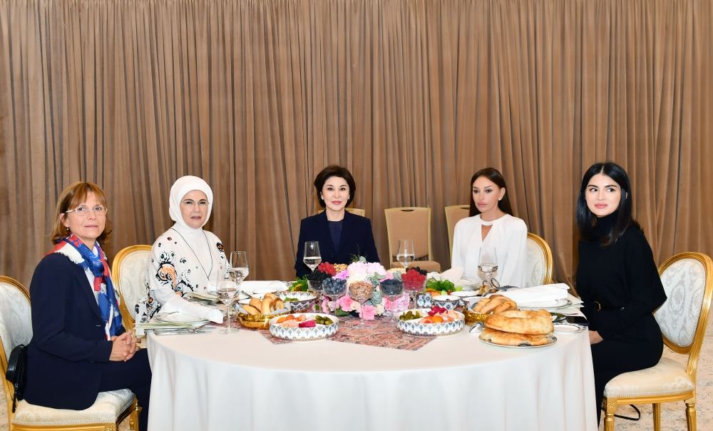 Azərbaycanın birinci xanımı Səmərqənddə təşkil olunan naharda iştirak edib- FOTO