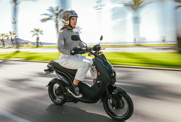 Prezident moped idarə edənlərdən sürücülük vəsiqəsinin tələbini təsdiqləyib