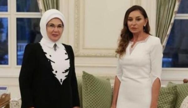 Əminə Ərdoğan Mehriban Əliyevaya zəng edib