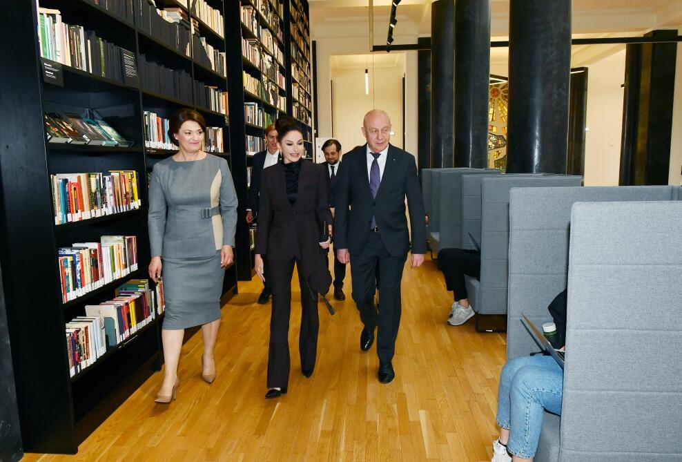 Birinci xanım Mehriban Əliyeva Litva Milli Kitabxanası ilə tanış olub- FOTO