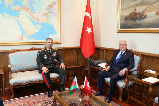 Defense Ministers of Azerbaijan and Türkiye hold telephone conversation