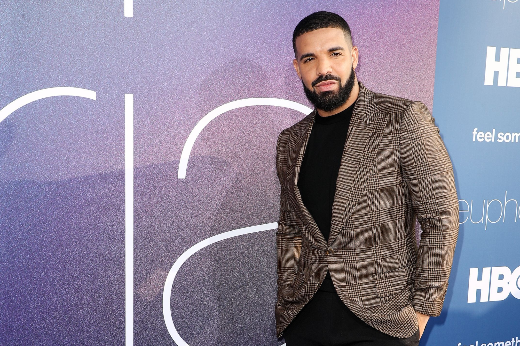 Drake в полный рост. Дрейк рэпер model. Дрейк во весь рост. Рэпер дрейк рост. Рост дрейка 89.