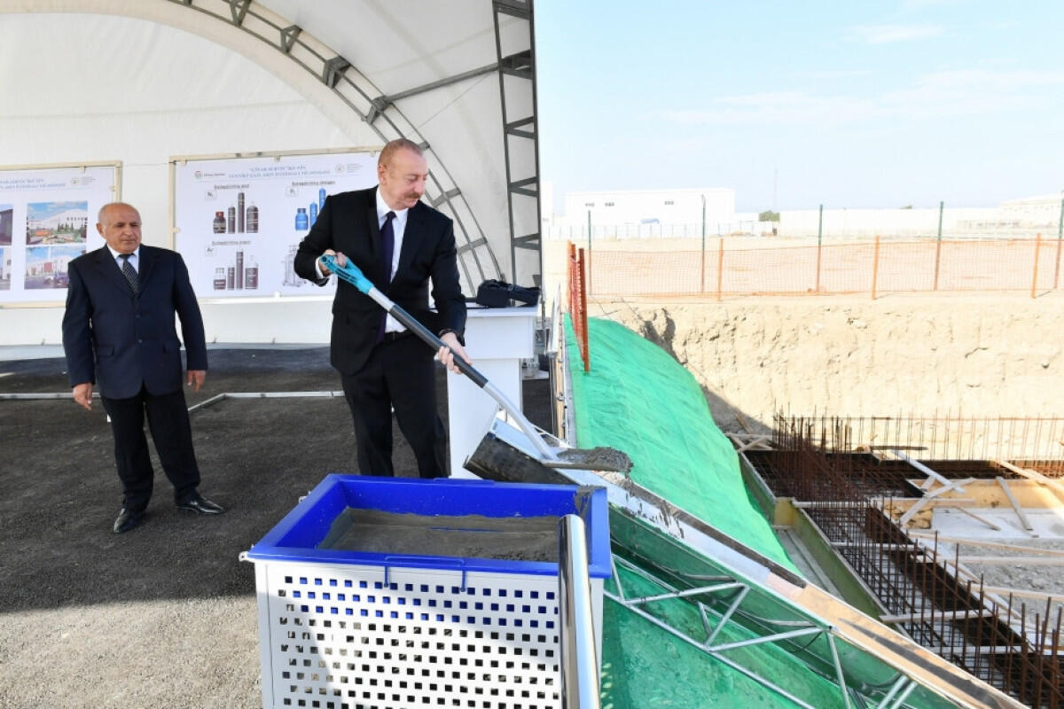 Prezident Sumqayıtda Texniki qazların istehsalı müəssisəsinin təməlini qoyub (YENİLƏNİB)