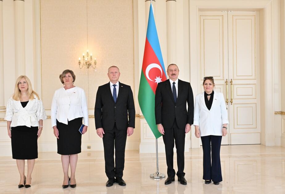Президент принял верительные грамоты новоназначенного посла Латвии в Азербайджане