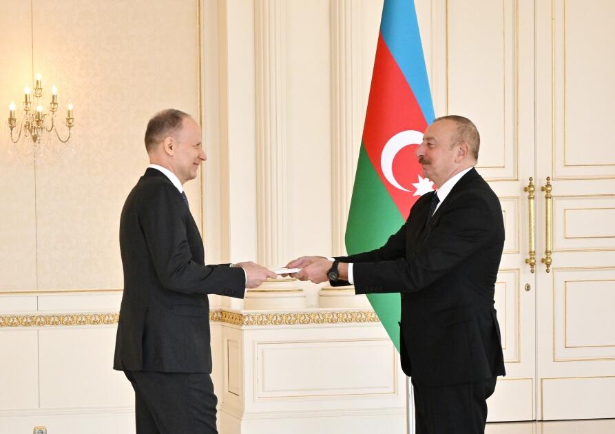 Prezident İsveçrənin yeni səfirinin etimadnaməsini qəbul edib- FOTO (YENİLƏNİB)