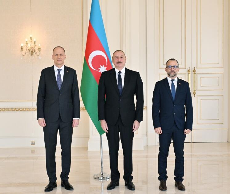 Ильхам Алиев принял верительные грамоты новоназначенного посла Швейцарии в Азербайджане