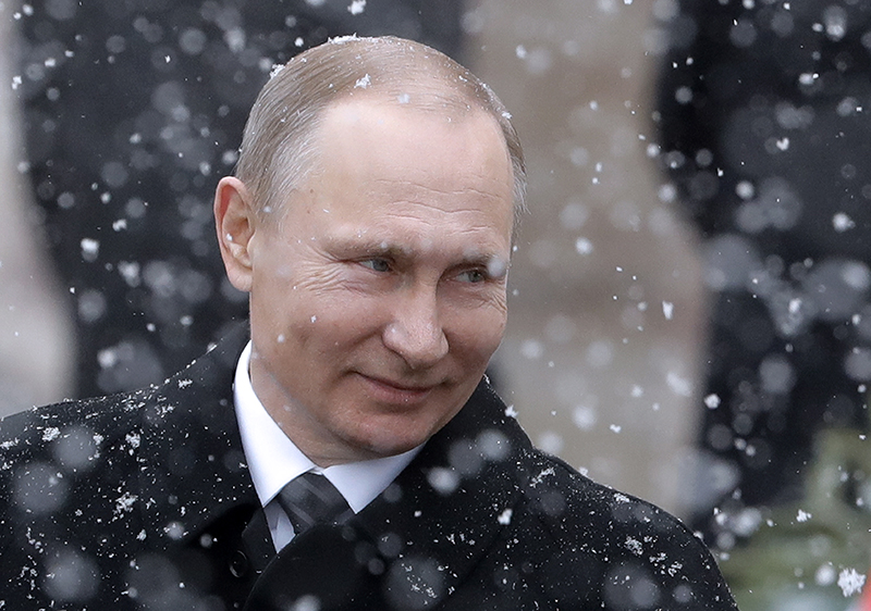 Putin şaxtalı Moskvada papaqsız görüntülənib