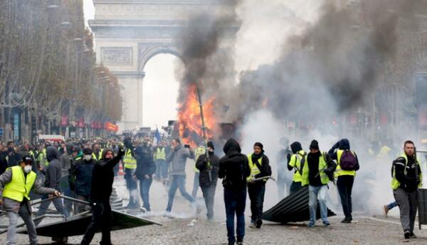 Over 400 lyceums to be blocked in France due to protests