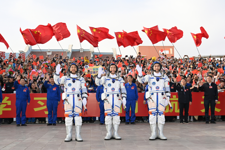 Çin “Şencou-18” kosmik missiyasını uğurla orbitə çıxarıb
