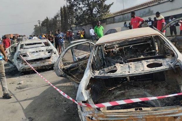 Nigeriyada tıxacda 300-dək avtomobil yandı