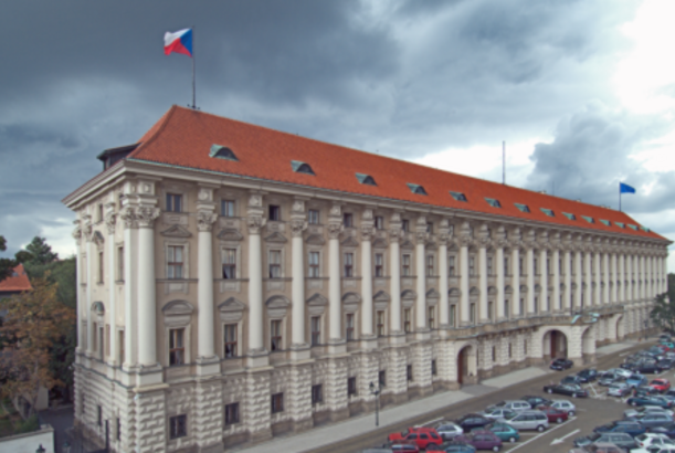 Çexiya da Rusiyanı dövlət portallarına haker hücumlarında ittiham edib