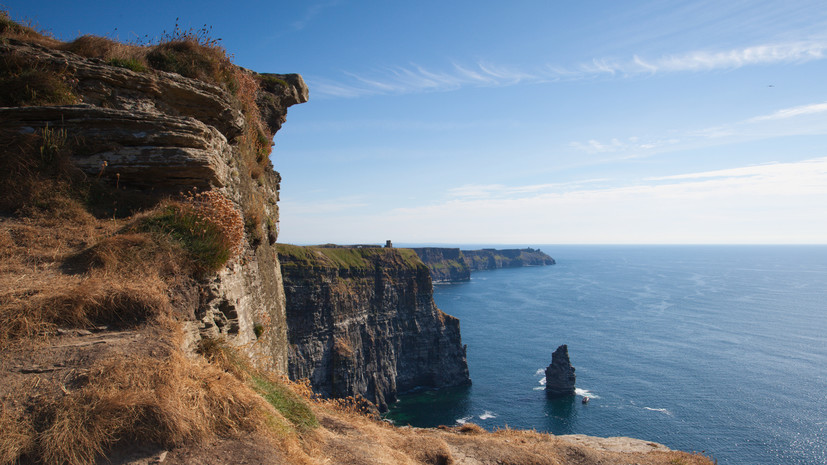İrlandiyada turist 214 metr hündürlüyü olan qayadan yıxılıb