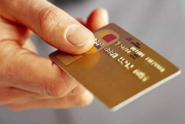 Dövriyyədə olan ödəniş kartlarının sayı artıb