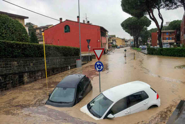 İtaliyada əlverişsiz hava şəraitinə görə 248 nəfər təxliyə olunub - FOTOLAR 