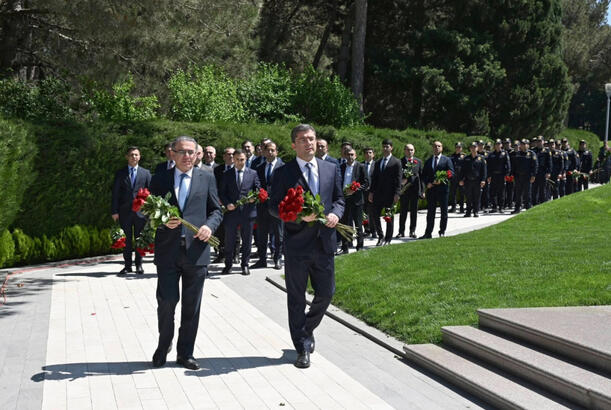 Medianın İnkişafı Agentliyinin kollektivi Ulu Öndərin xatirəsini dərin ehtiramla yad edib - FOTOLAR 