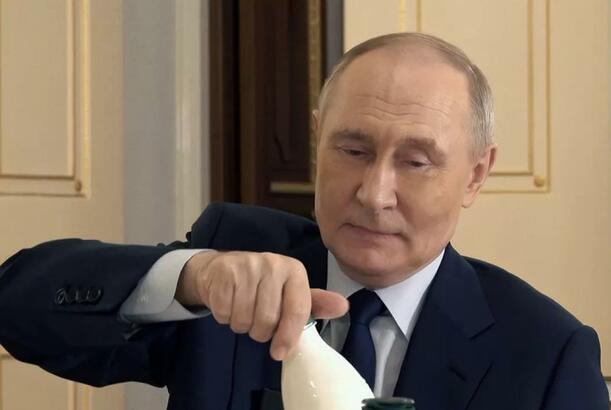 Putin gecə saatlarda yemək yeməməyə çalışır, amma...