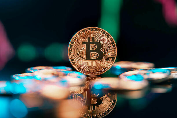 "Bitcoin"in qiyməti ilk dəfə 105 min dolları ötdü