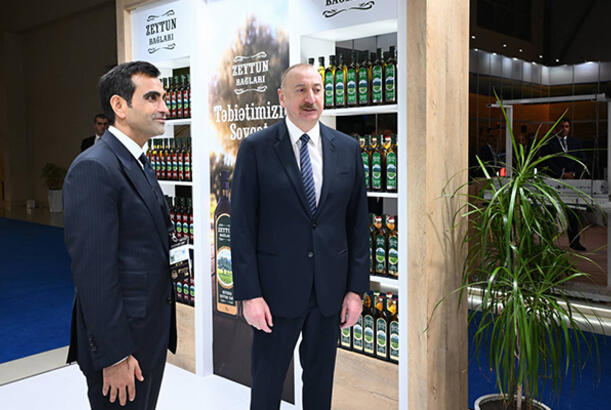 Prezident “Azərsun Holdinq” stendini ziyarət edib
