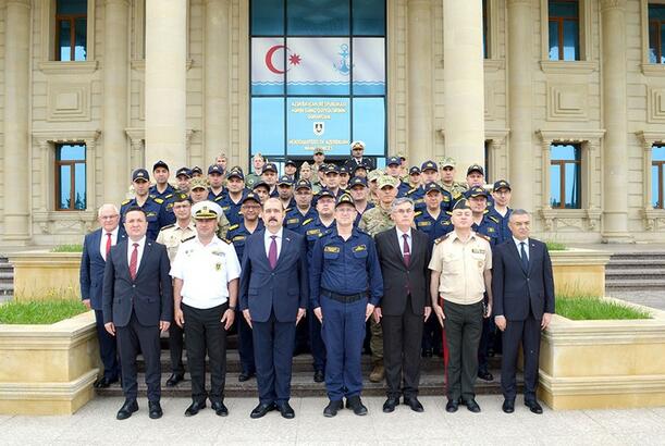 Türkiyəli prorektor Azərbaycanda dəniz əməliyyatları mərkəzinə və döyüş gəmilərinə baş çəkib - FOTOLAR