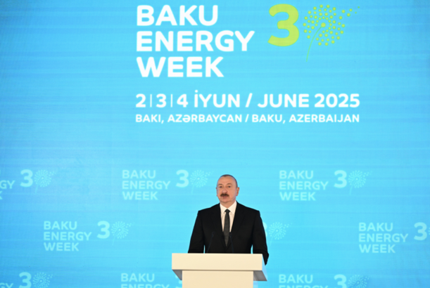 Prezident İlham Əliyev rəsmi açılış mərasimində iştirak edir