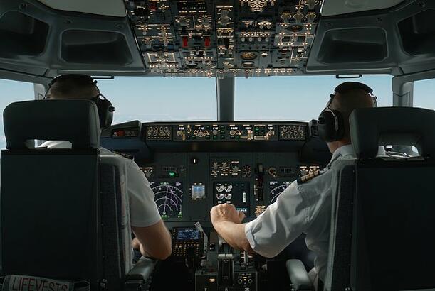 Pilotlar Moskva səmasında mavi top görüblər...