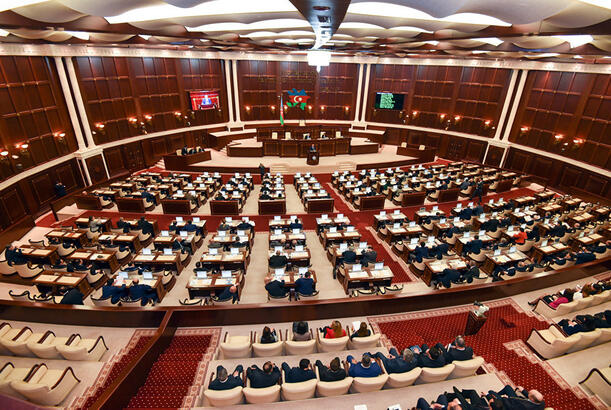 Milli Məclisdə gələn ilin büdcə zərfinin müzakirəsi davam edir