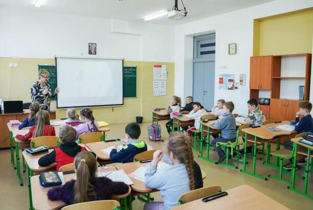 Rusiya miqrant uşaqları pulsuz təhsildən məhrum etməyi təklif edir