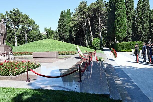 Müdafiə naziri Fəxri Xiyabanda və Zəfər parkında olub - FOTOLAR 