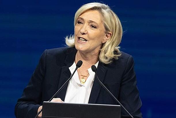 Le Pen Fransada siyasi dəyişikliklərə hazırlaşmağa çağırır...