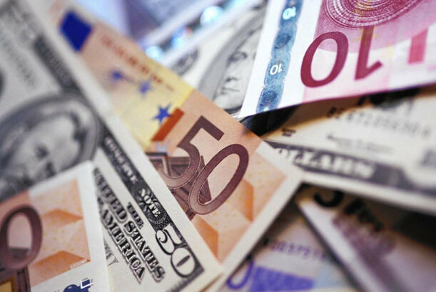 Azərbaycanda avronun məzənnəsi 2 manatı ötüb