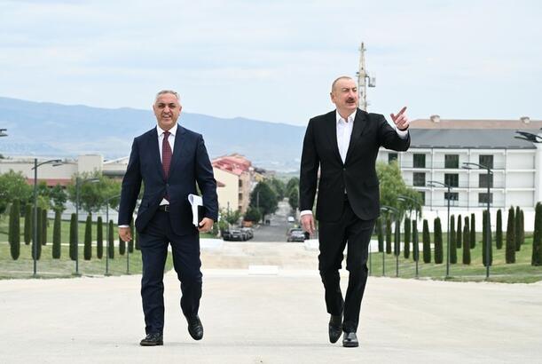 İlham Əliyev Xankəndidə Zəfər parkında görülən tikinti işləri ilə tanış olub - FOTOLAR