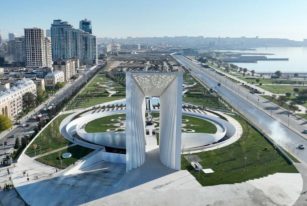 XİN rəhbərliyi Zəfər parkını ziyarət edib